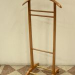 838 2200 VALET STAND